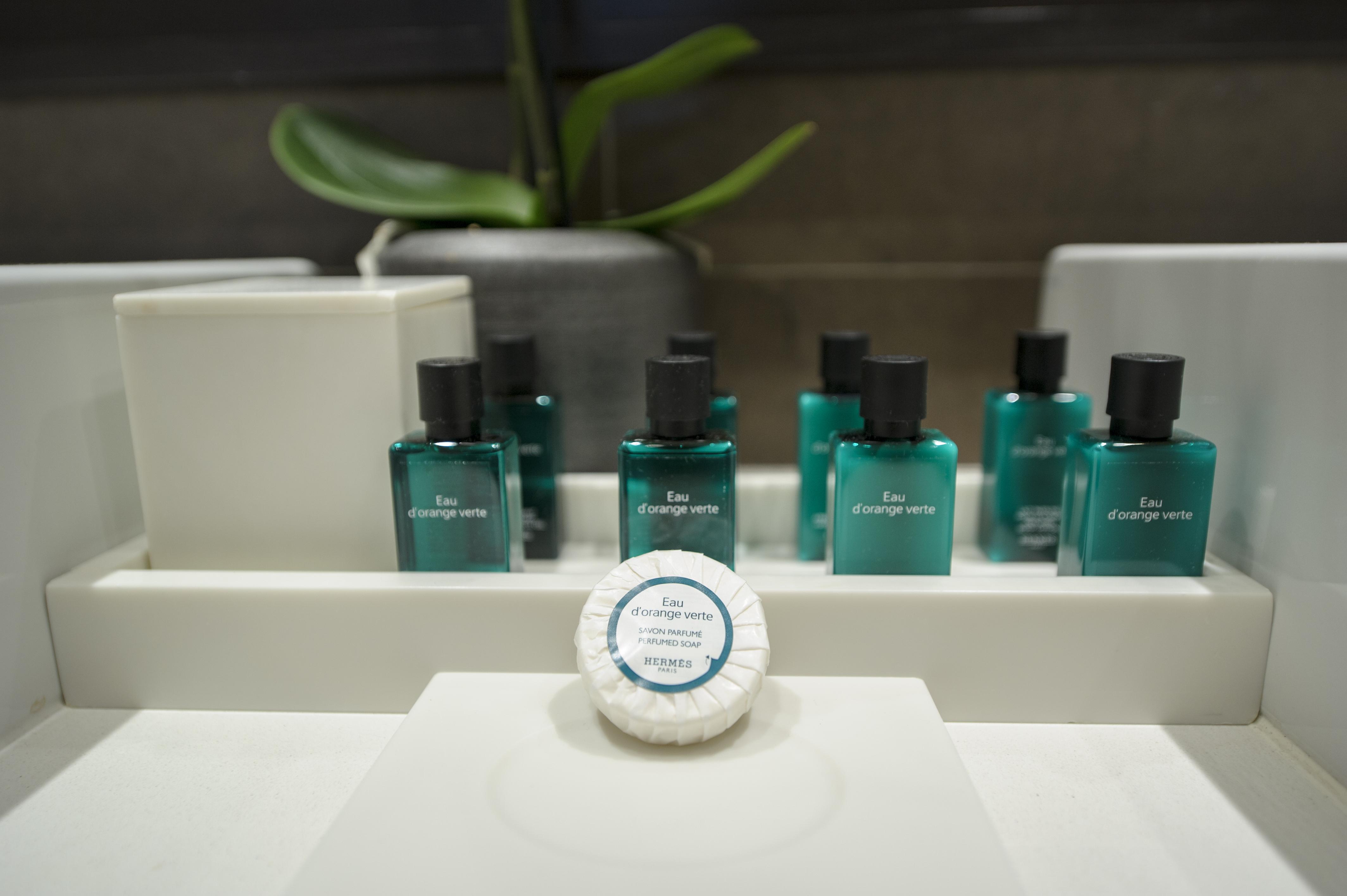 Nest Paris La Defense - Mgallery Puteaux Ngoại thất bức ảnh A soap and shampoo in a hotel bathroom