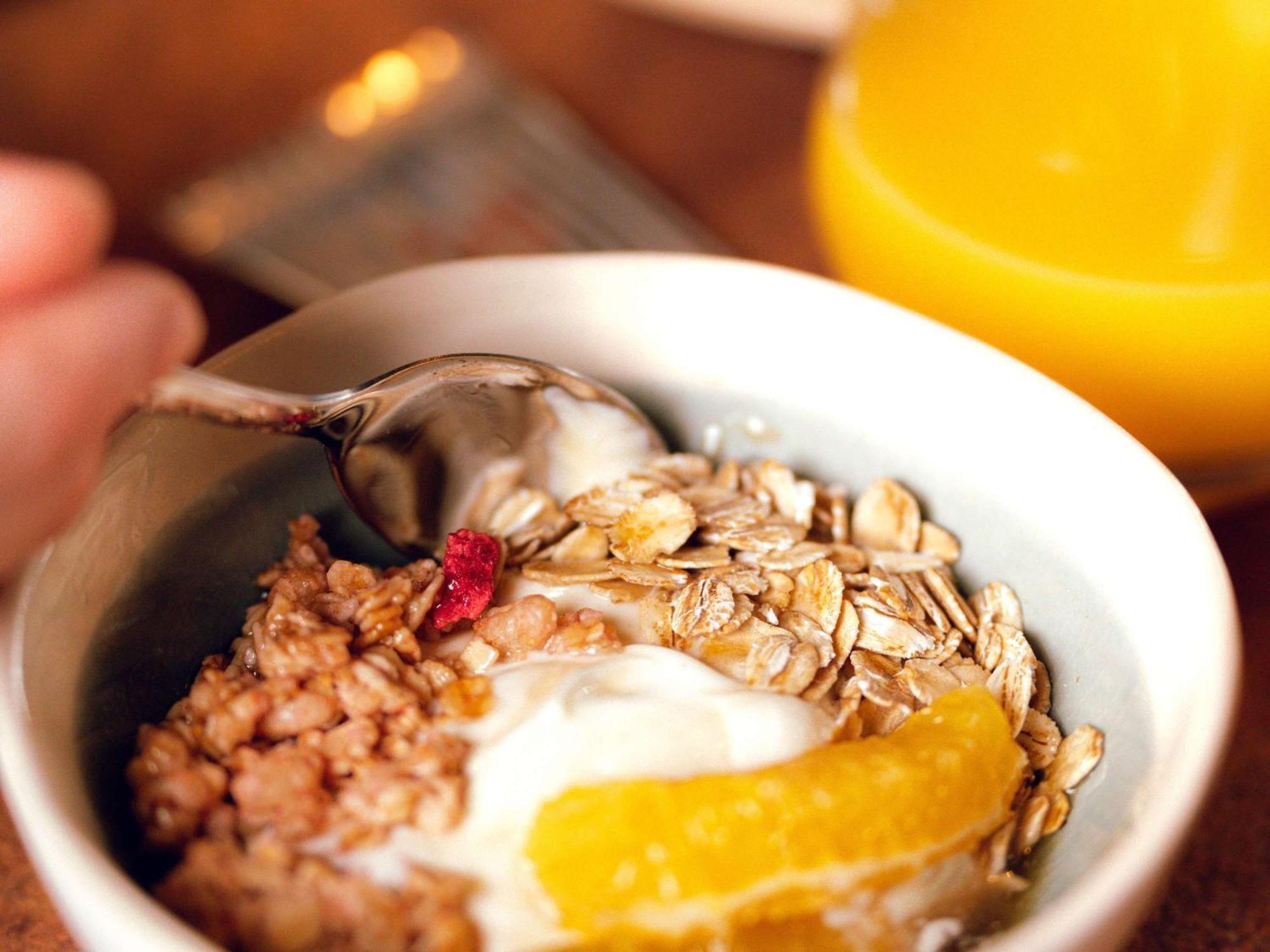 Nest Paris La Defense - Mgallery Puteaux Ngoại thất bức ảnh Müsli with yoghurt and fruit