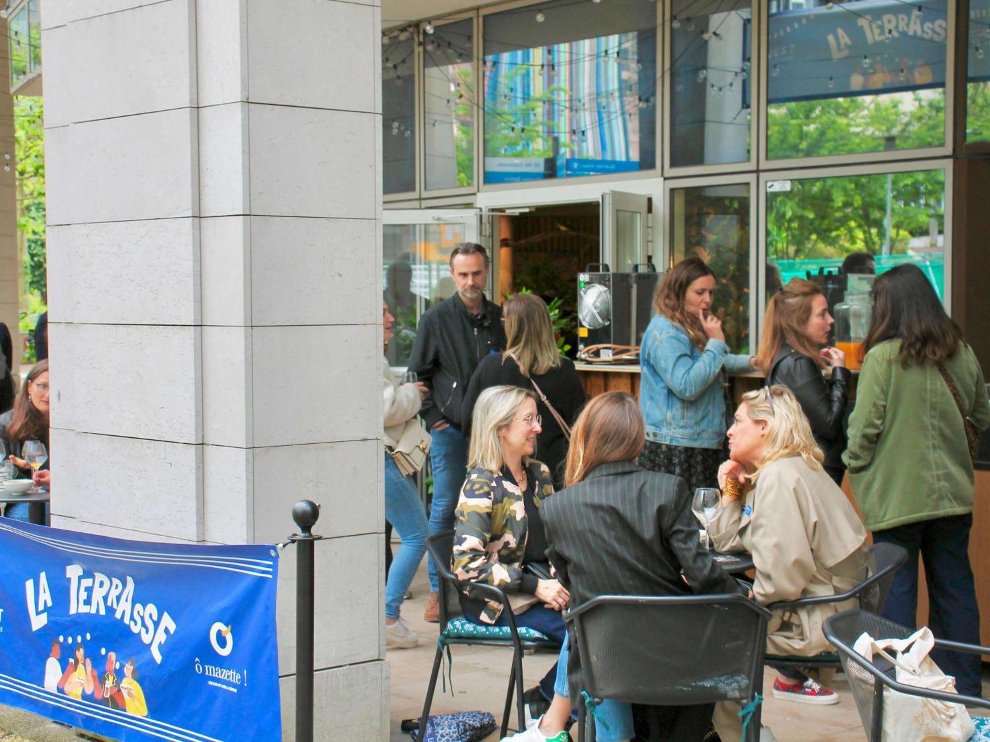 Nest Paris La Defense - Mgallery Puteaux Ngoại thất bức ảnh A coffee shop in Amsterdam
