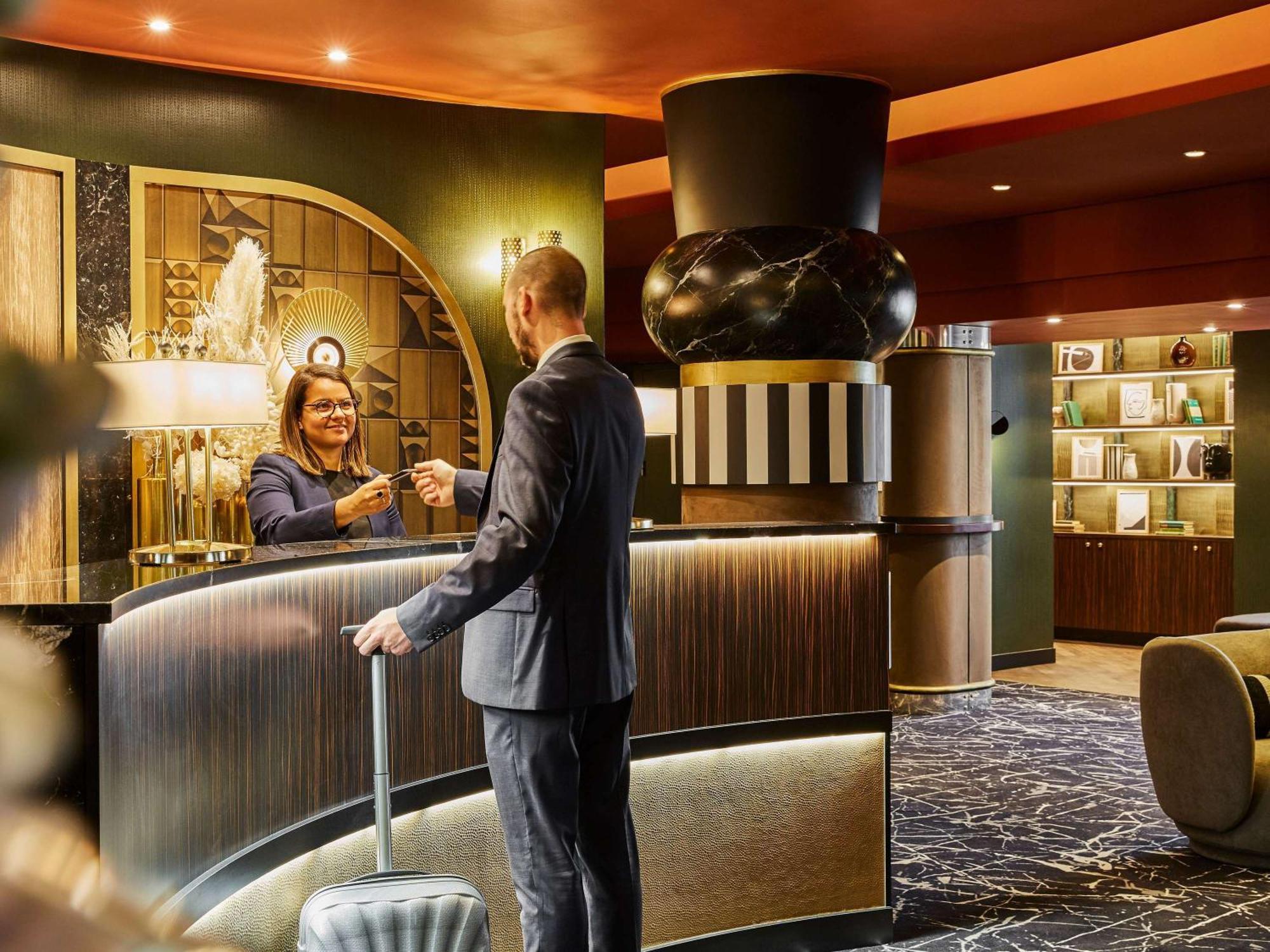 Nest Paris La Defense - Mgallery Puteaux Ngoại thất bức ảnh The reception of the hotel