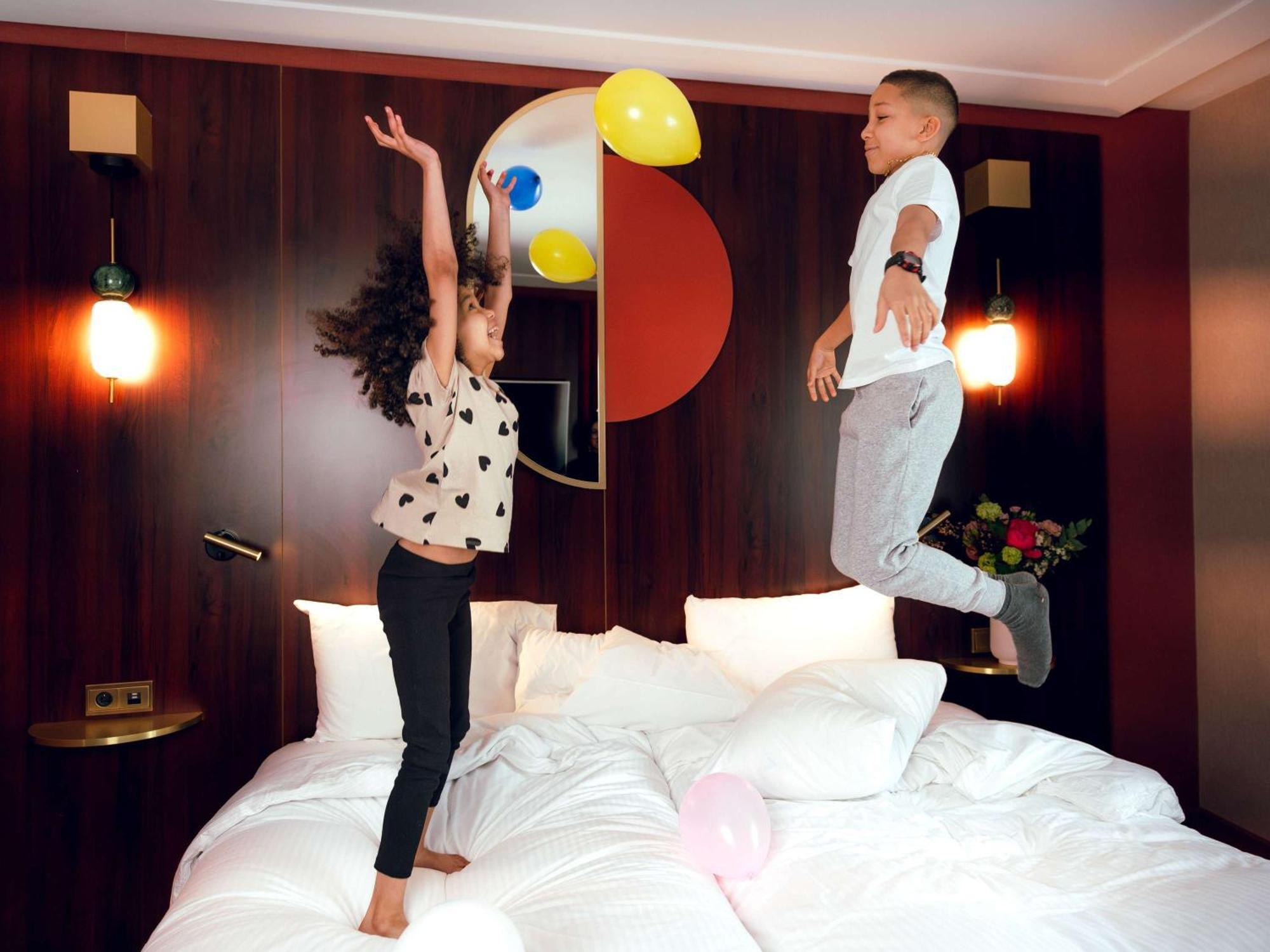 Nest Paris La Defense - Mgallery Puteaux Ngoại thất bức ảnh The bed in the hotel room